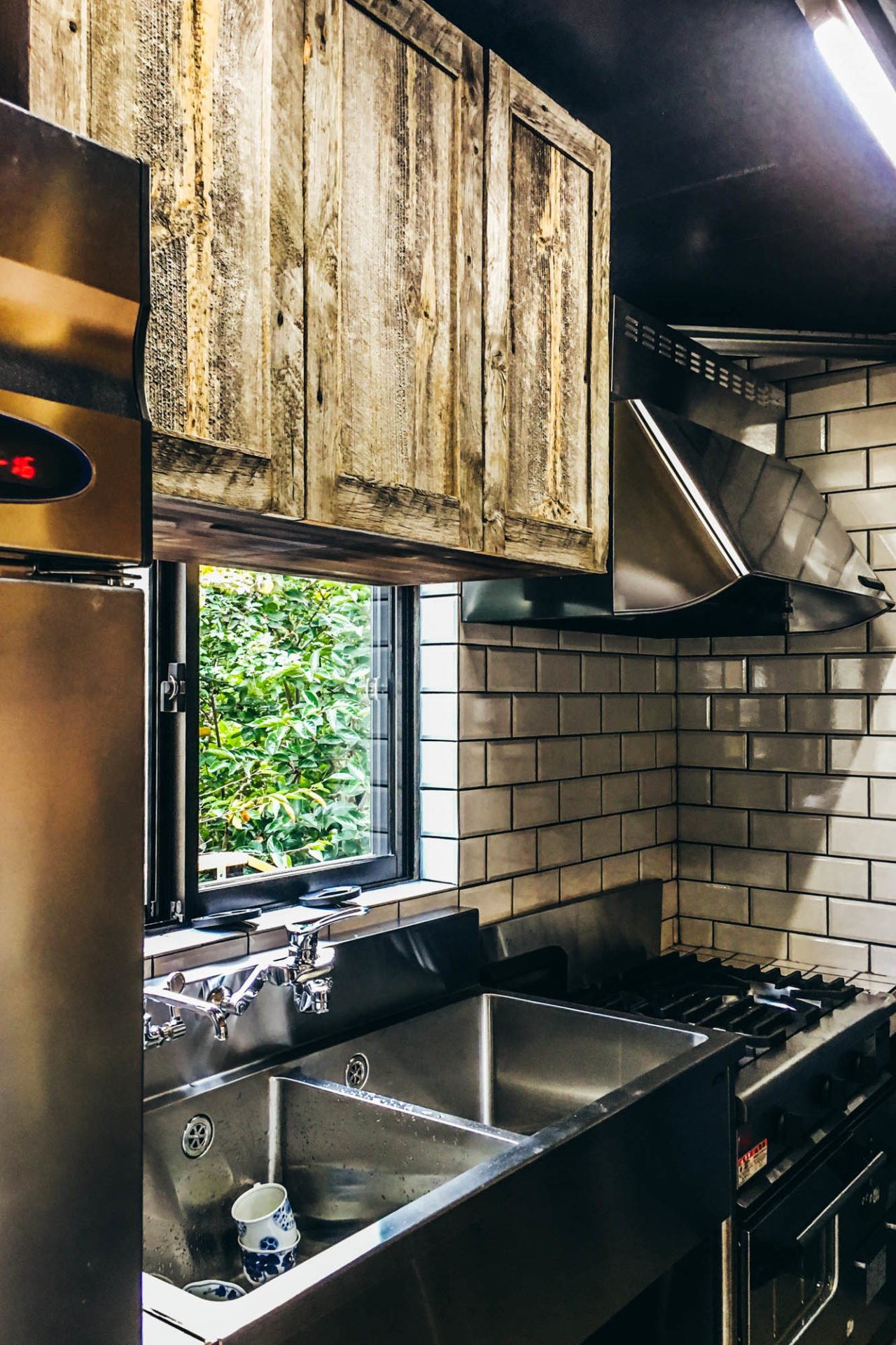 タイル貼りのキッチン